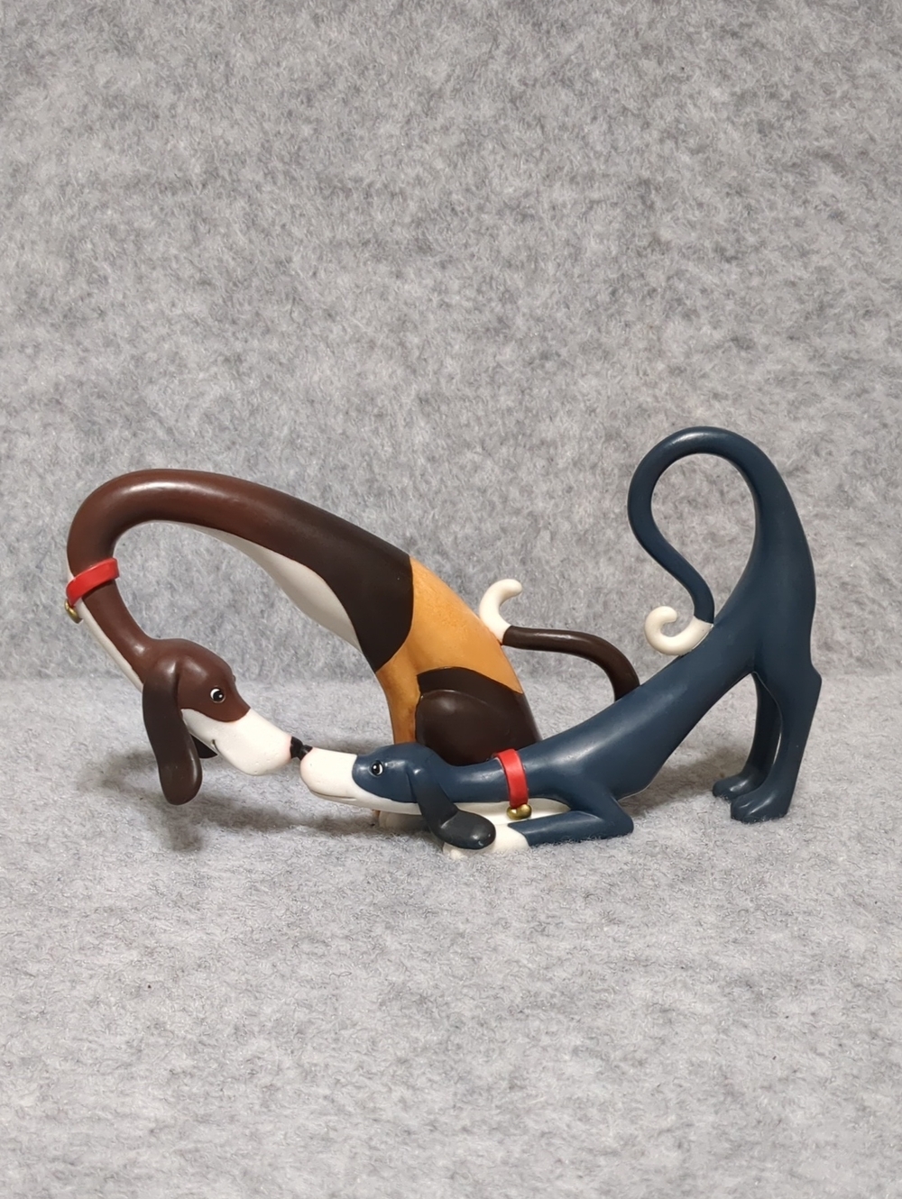 Border Fine Arts Toni Goffe Hot Dogs Figurine Want To Play? Hydie & Zeeky A3937